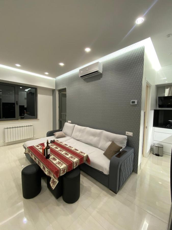 Holiday Centrum Yerevan Ngoại thất bức ảnh